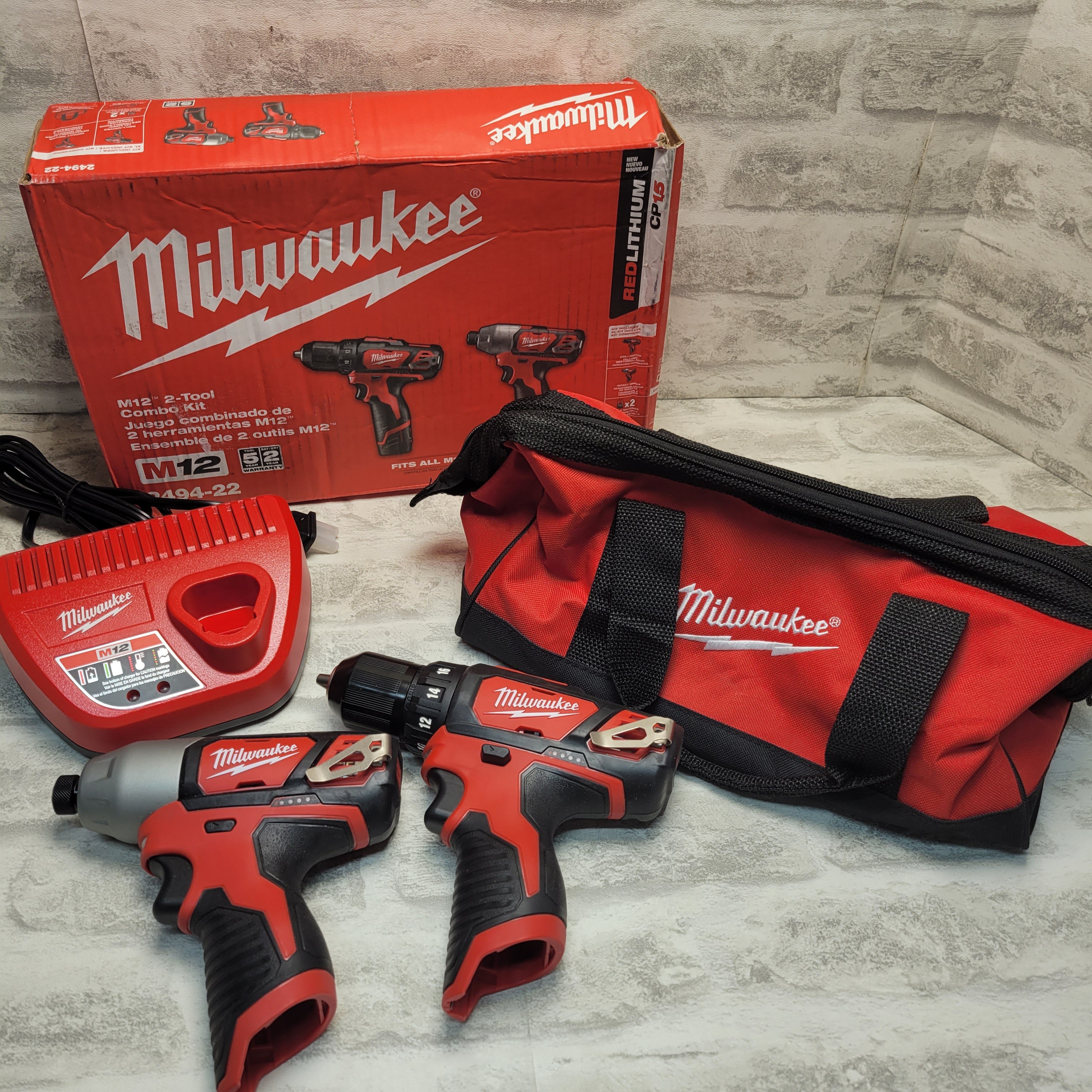 *DAMAGED* Milwaukee 2494-22 M12 Cordless 2-Tool Combo Kit (7783099433198)